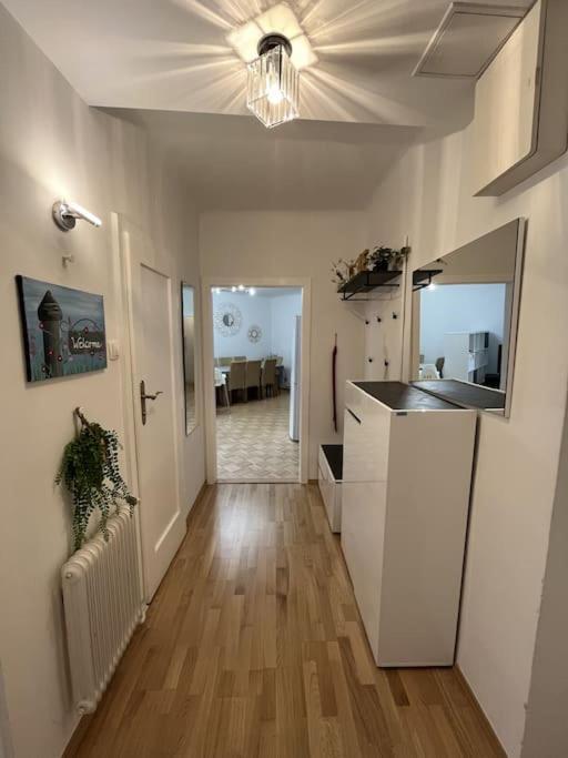 *Luxurious And Spacious Family Apartment* Wina Bagian luar foto
